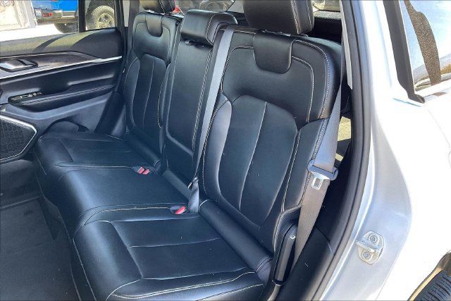 Used 2023 Jeep Grand Cherokee Limited w/ Black Appearance Package AWD/4WD image 25