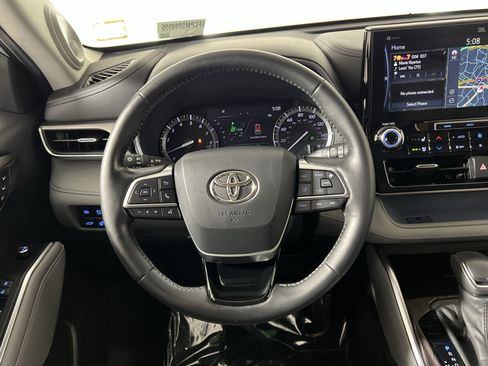 Used 2021 Toyota Highlander Limited AWD/4WD image 16