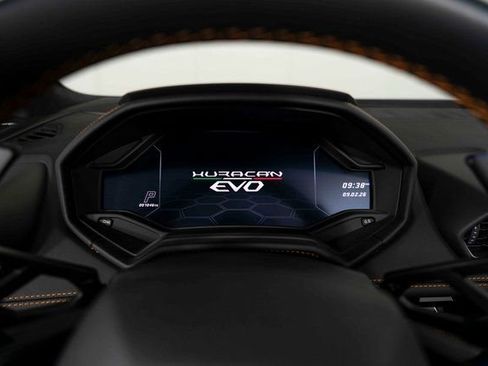 Used 2022 Lamborghini Huracan EVO image 18