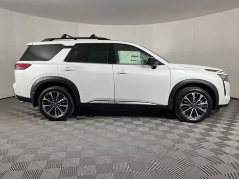 New 2026 Nissan Pathfinder Platinum AWD/4WD image 12