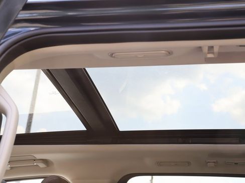 Certified 2025 Ford Expedition Platinum w/ Driver's Package image 9