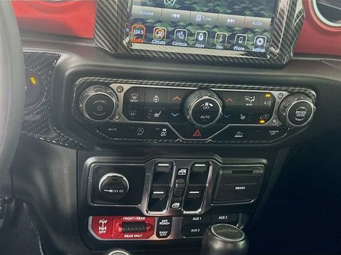 Used 2022 Jeep Gladiator Rubicon w/ LED Lighting Group AWD/4WD image 13