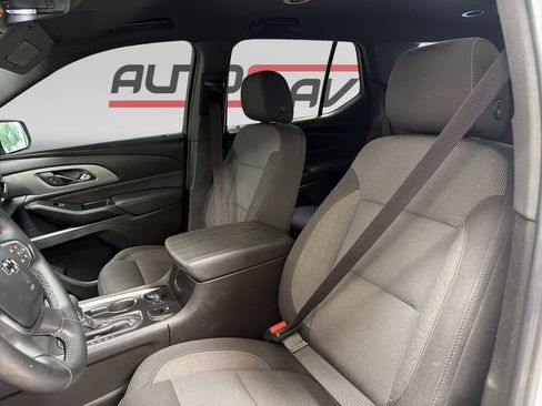 Used 2023 Chevrolet Traverse LT FWD image 11