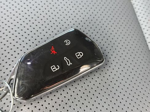 Used 2026 Volkswagen Tiguan SE AWD/4WD image 20