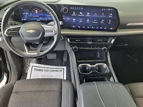 Used 2024 Chevrolet Traverse LT FWD image 28