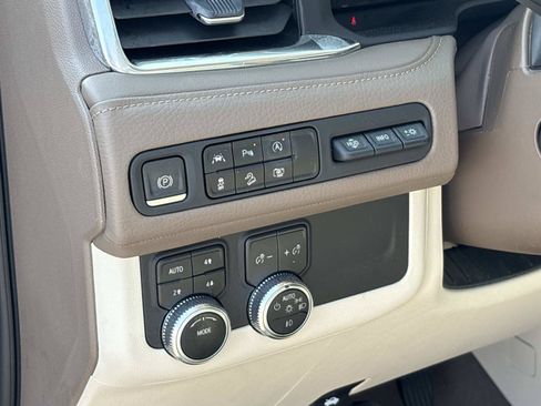 Used 2023 GMC Yukon Denali AWD/4WD image 18
