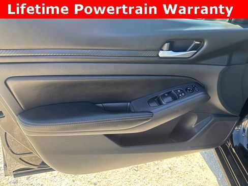 Used 2024 Nissan Altima 2.5 SV image 11