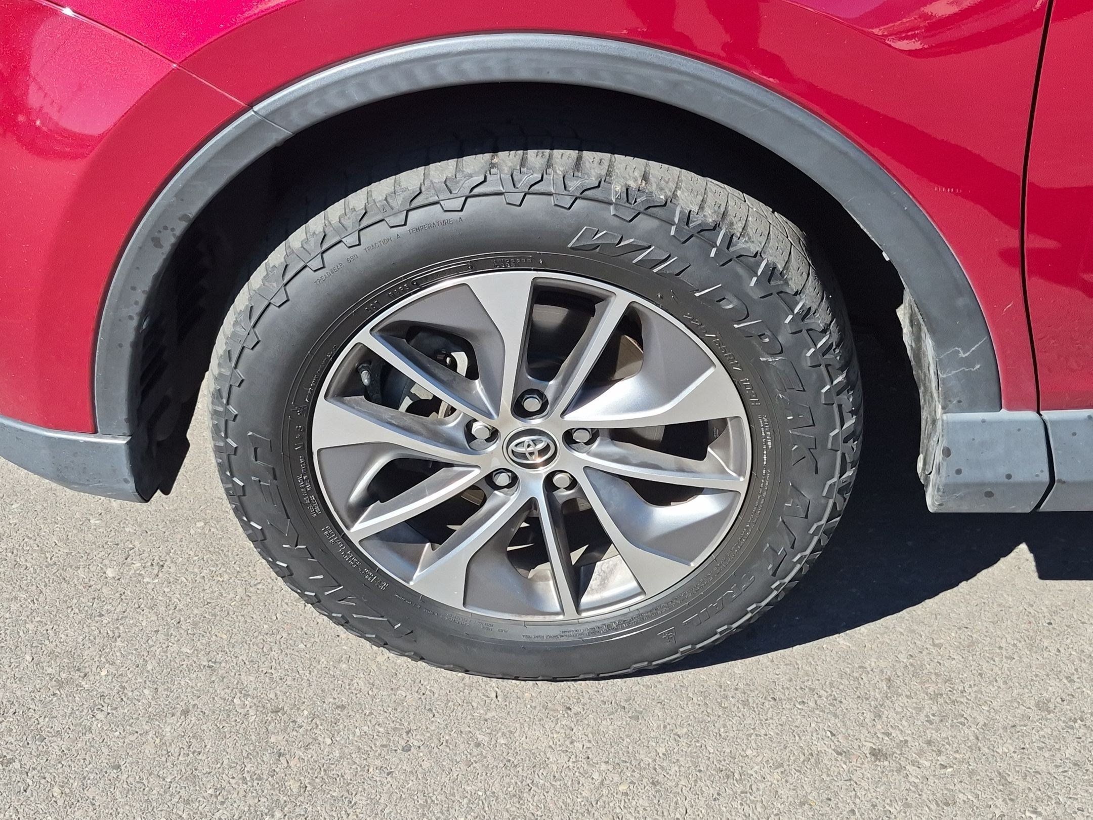 Used 2018 Toyota RAV4 XLE w/ Convenience Package AWD/4WD image 13
