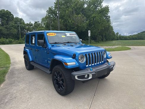 Used 2023 Jeep Wrangler Unlimited Sahara w/ Cold Weather Group AWD/4WD image 3