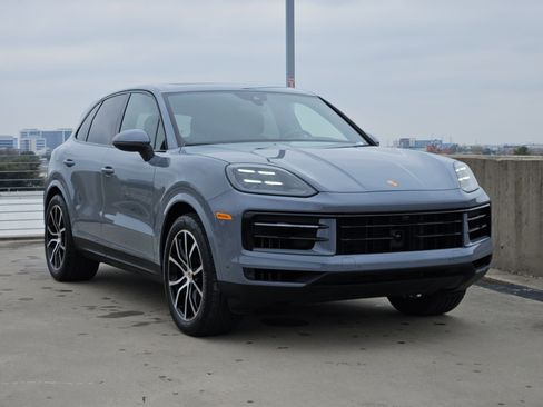 Certified 2025 Porsche Cayenne image 10