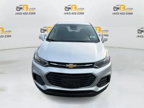 Used 2019 Chevrolet Trax LS FWD image 2