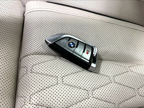 Used 2022 BMW X7 xDrive40i w/ M Sport Package AWD/4WD image 10