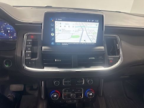Used 2022 Chevrolet Suburban LT RWD image 16