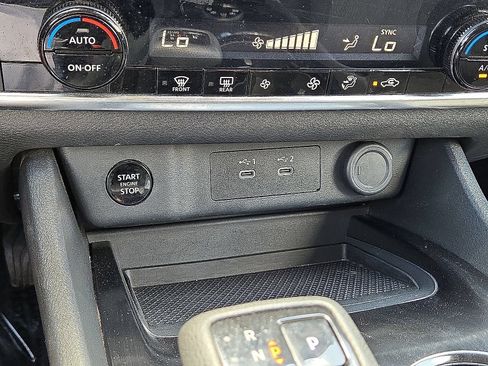 Used 2025 Nissan Rogue SV AWD/4WD image 30
