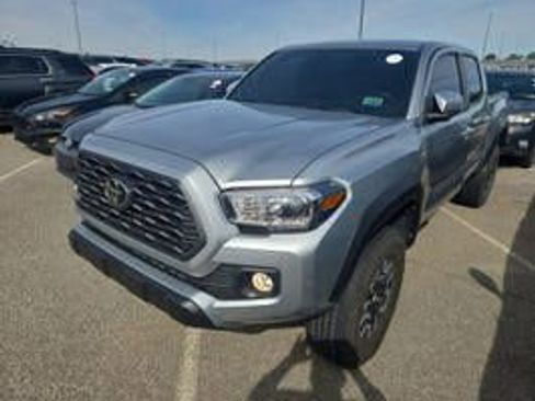 Used 2022 Toyota Tacoma TRD Off-Road AWD/4WD image 1