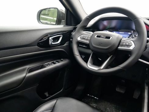 Used 2026 Jeep Compass Latitude image 11