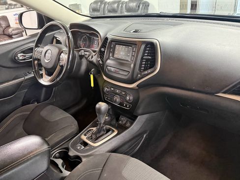 Used 2017 Jeep Cherokee Latitude w/ Safety/Convenience Group image 15