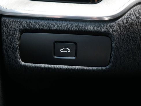 Certified 2025 Volvo XC60 B5 Plus AWD/4WD image 25