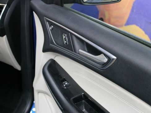 Used 2020 Ford Edge Titanium AWD/4WD image 9