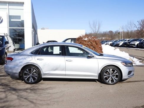 Used 2020 Volkswagen Passat 2.0T SEL image 2