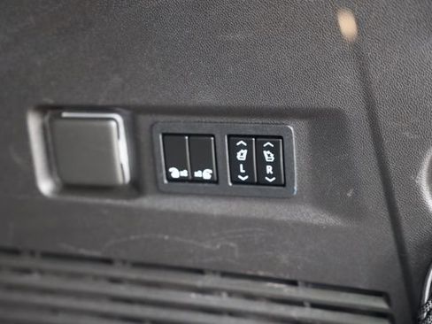Used 2021 Chevrolet Tahoe Premier w/ Premium Package AWD/4WD image 11