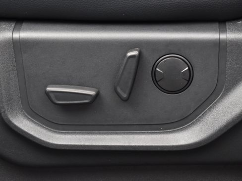 Used 2022 Ford F250 Lariat w/ Black Appearance Package image 9