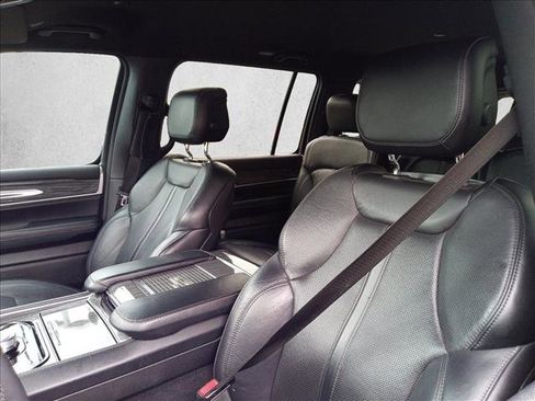 Used 2022 Jeep Wagoneer Series II RWD image 10
