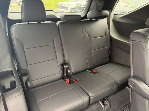 Used 2025 Chevrolet Traverse LT w/ Enhanced Driving Package AWD/4WD image 28