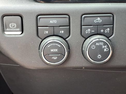 Used 2023 Chevrolet Silverado 1500 LT AWD/4WD image 13