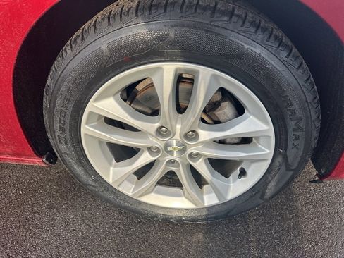 Used 2017 Chevrolet Malibu LT image 30