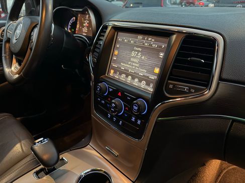 Used 2015 Jeep Grand Cherokee Limited image 22