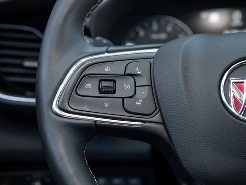 Used 2023 Buick Envision Avenir image 27