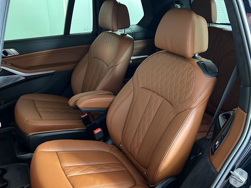 Certified 2025 BMW X7 M60i AWD/4WD image 4