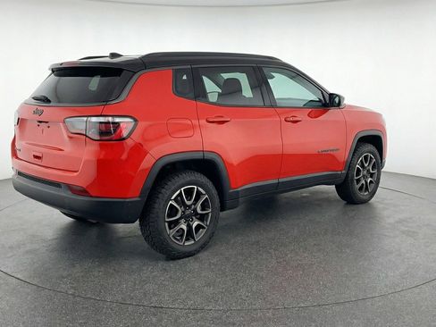 Used 2025 Jeep Compass Trailhawk image 9
