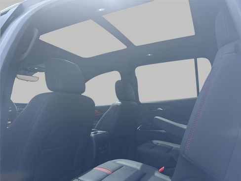 Certified 2025 Chevrolet Traverse RS w/ LPO, Floor Liner Package AWD/4WD image 17