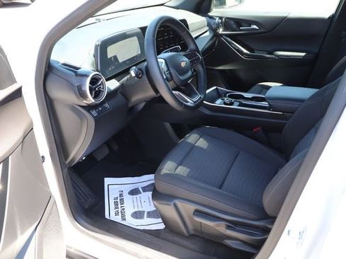 Used 2026 Chevrolet Equinox LT FWD image 10