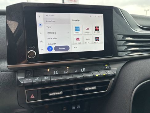 Used 2025 Toyota Camry LE w/ Convenience Package image 9