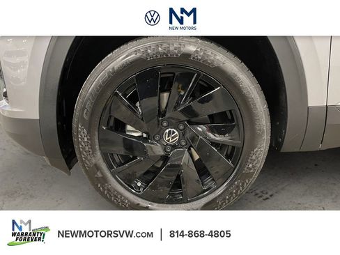 New 2026 Volkswagen Atlas Cross Sport SE image 14