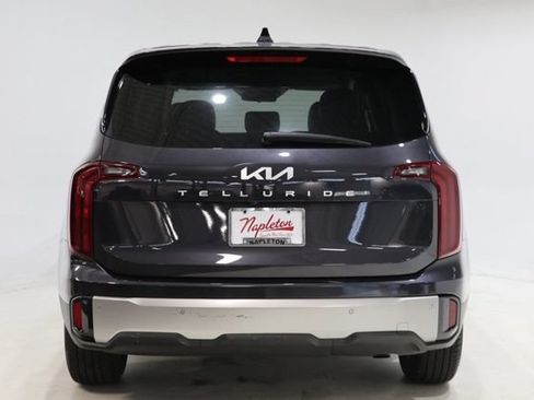 Used 2025 Kia Telluride LX FWD image 4