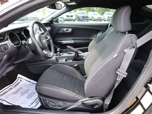 Used 2017 Ford Mustang GT RWD image 13