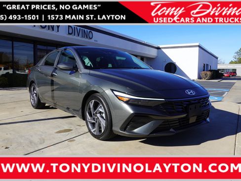 Used 2025 Hyundai Elantra SEL image 1