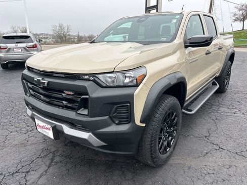 Used 2024 Chevrolet Colorado Trail Boss w/ Advanced Trailering Package AWD/4WD image 9