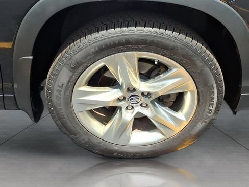Used 2016 Toyota Highlander Limited w/ Driver Technology Package AWD/4WD image 31