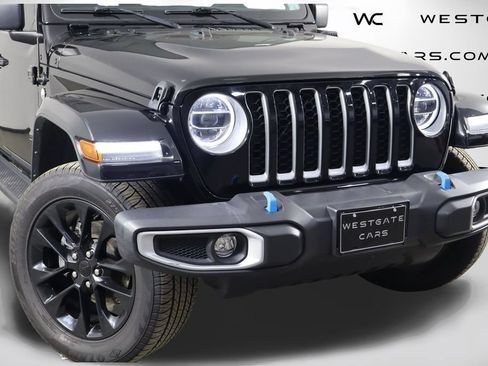Used 2022 Jeep Wrangler Unlimited Sahara w/ Cold Weather Group AWD/4WD image 46