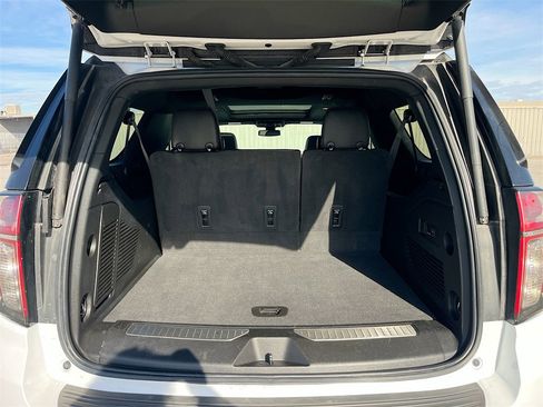 Used 2022 Chevrolet Suburban RST w/ Luxury Package image 27