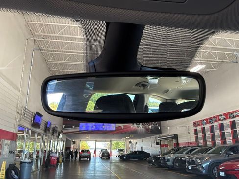Used 2023 Chrysler Pacifica Touring-L FWD image 22