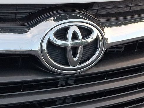 Used 2014 Toyota Highlander XLE AWD/4WD image 6
