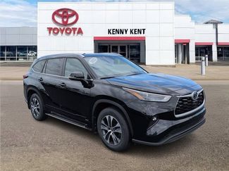 Used 2023 Toyota Highlander XLE AWD/4WD video 1