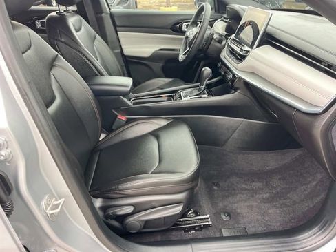 Used 2024 Jeep Compass Limited image 13