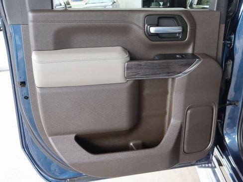 Used 2020 Chevrolet Silverado 2500 LTZ w/ LTZ Plus Package image 46